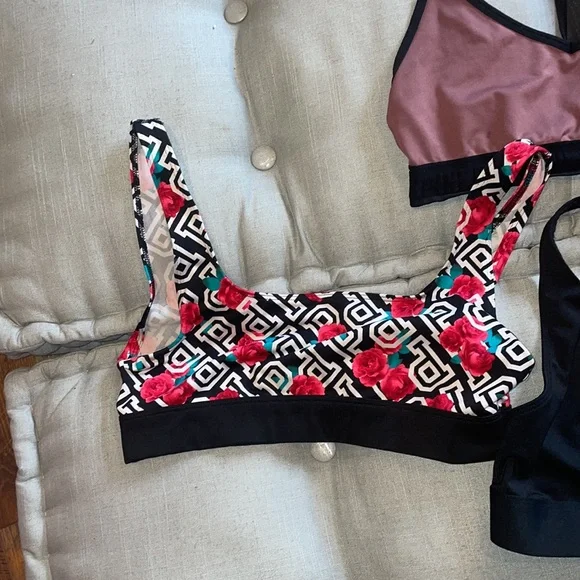 Guc lot of large pink brand sports bras tons of life left - Picture 2 of 7